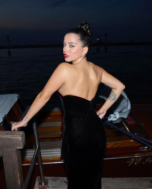 isabela46a406977eaabc6bc