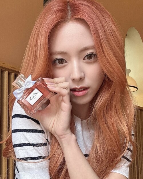 itzy yuna 196d76ebe3d4d8ea9