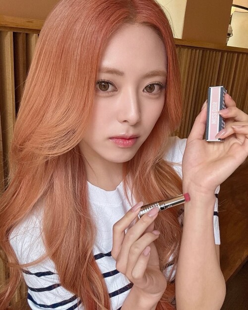 itzy yuna 2cd093a8d7855c8d3