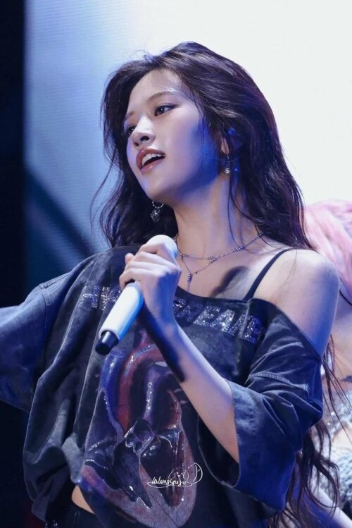 ive yujin v0 quzqy1r6c3af136de2942d0c5e39537f057cd7ed44f81