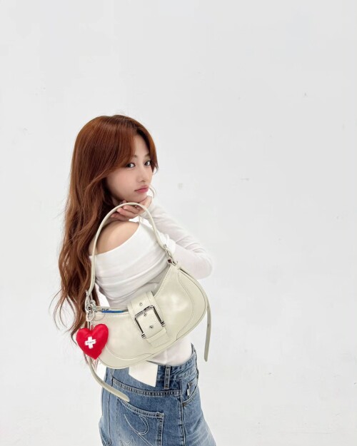 jenaissante photo DJa2Zu8ROuu 20250509 003251 496713539ac7ae559a7e90af3