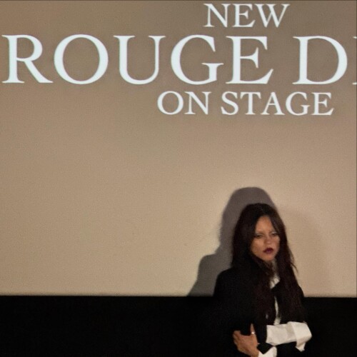 jennaortega-photo-DPT1Qk7iE0S-20251002_101632_558839223cd08b2727be100d9