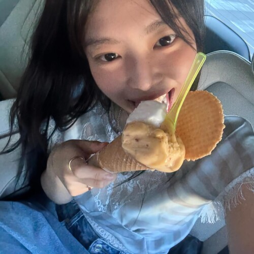 jennierubyjane photo DNkMFErOcQ4 20250820 014059 536971055290bd193227916f0