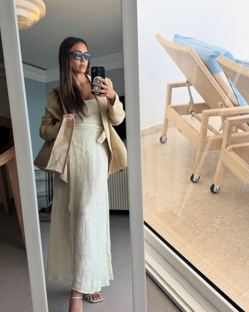 jessicaalba-photo-DJ0Hm9AyGiq-20250518_200412_50008096675bcbfa718d6e1c0