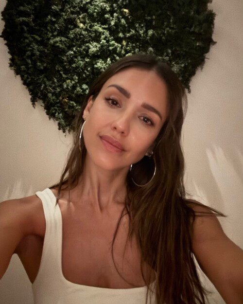 jessicaalba photo DKArUvKBvxx 20250523 170710 499906707ef8354a8a1769267