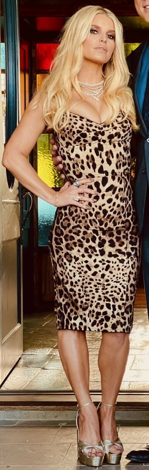 jessicasimpson 2021.08.26 tp cropped