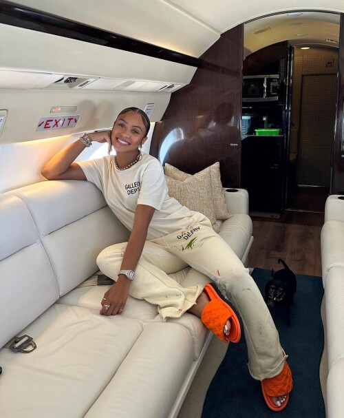 jillyanais 16862573223602e3e4062deece28d