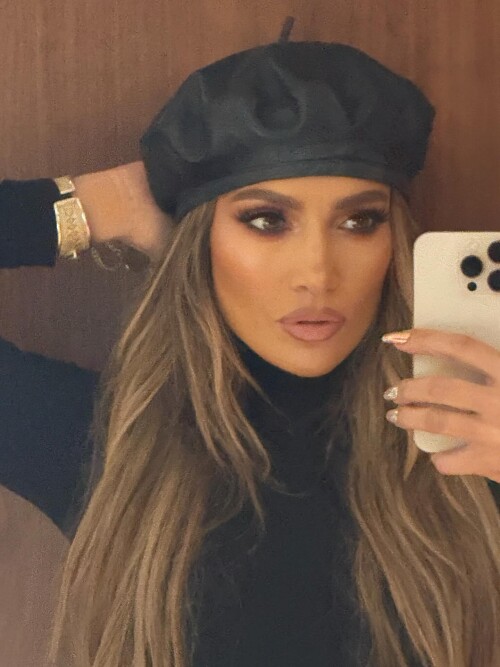 jlo_1754934293_3696979266525627778_3057017196a80f4f618b21397.jpeg