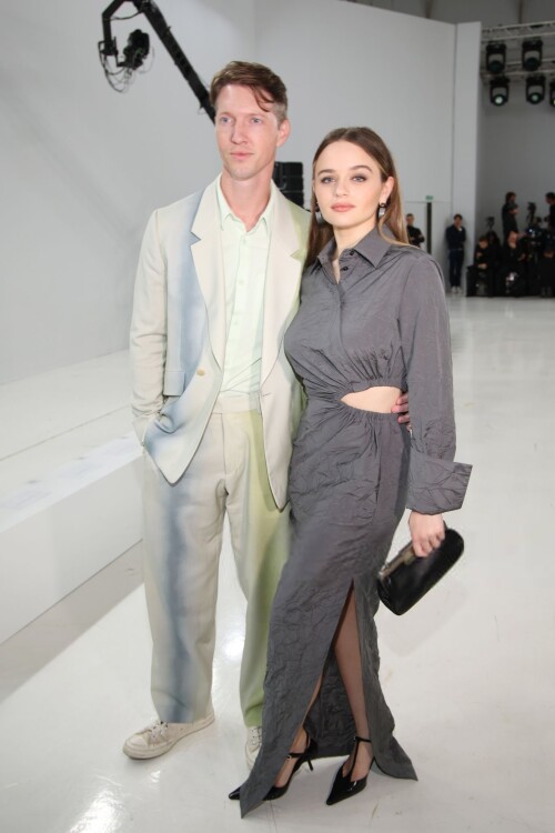 joey696a0e5a379b48490