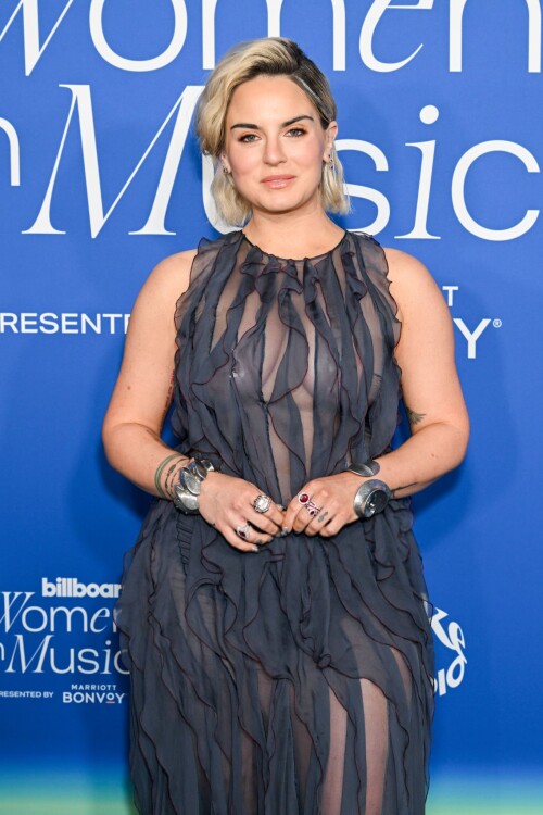 jojo2 384914619eef677c6