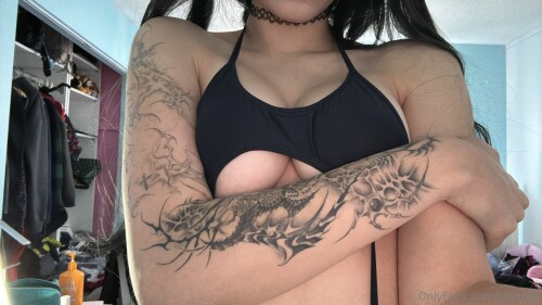 julzzess 3056045972806 source 7fb32e6662688a066