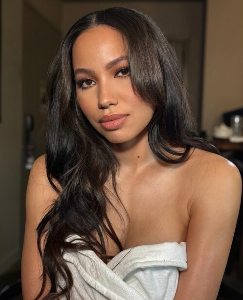 jurneesmollett 20240418 p 3349171033633403881 2 3349171028709277772fae28661dd08678f