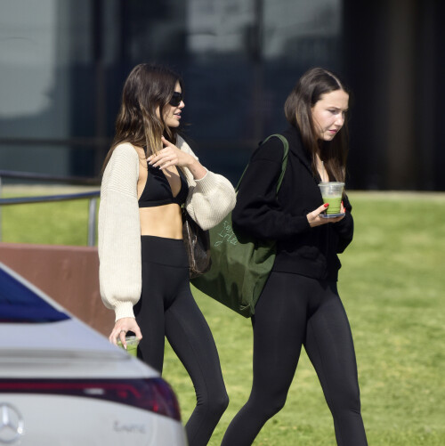 02/03/2025 EXCLUSIVE: Kaia Gerber is spotted for the first time since her date night with Lewis Pullman in Los Angeles. Kaia showed off her enviable physique in a black crop top, black leggings, and white trainers. sales@theimagedirect.com Please byline:TheImageDirect.com*EXCLUSIVE PLEASE EMAIL sales@theimagedirect.com FOR FEES BEFORE USE