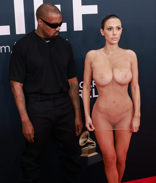 kanye west y bianca censori en los grammy 2f6413076f7ddfdc4667