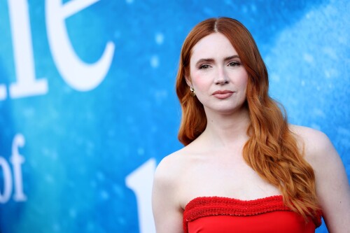 karen gillan 258feb3973fe8697eb