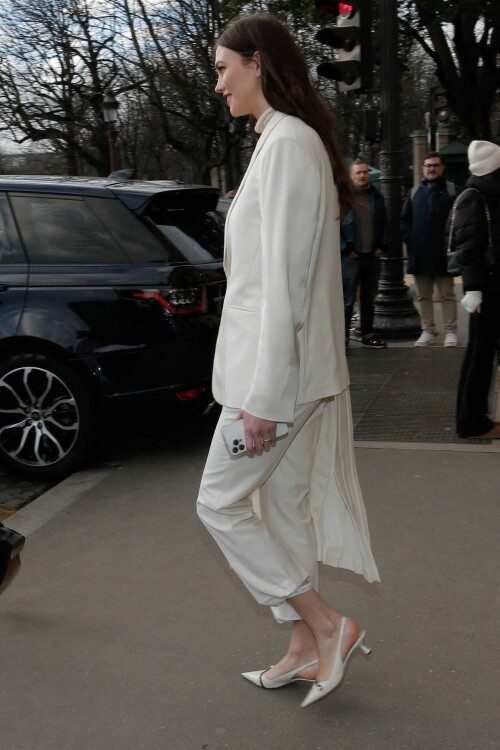 karlie kloss leaving her hotel in paris 01 20 2023 0