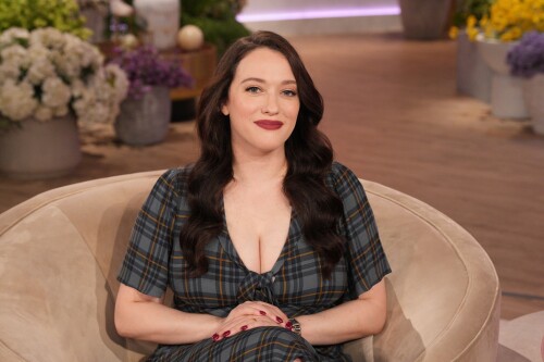 kat dennings 20d2c5784a19e32b1