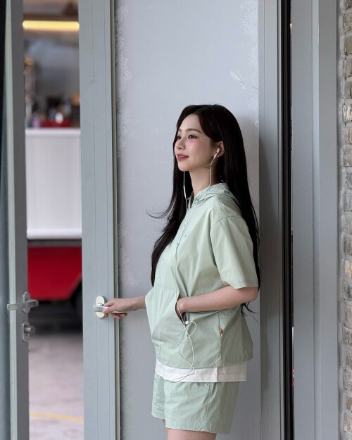 katarinabluu photo DJahEwZtbE2 20250508 212629 49634673254196e7d9babeb15