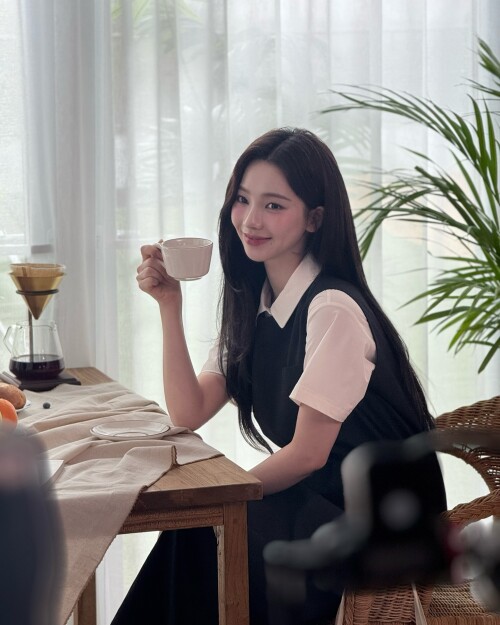 katarinabluu photo DJahEwZtbE2 20250508 212629 4966112125d69d2ee9b88e66a