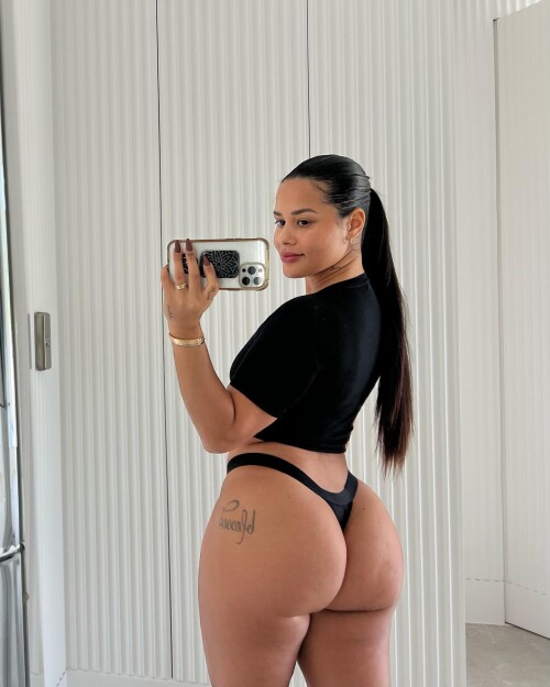 katyaelisehenry 20231122 p 3241953933982861319 5 32419539283037367498bfbd90c95e76b5a
