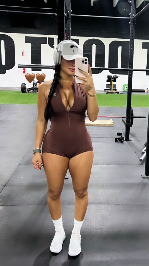 katyaelisehenry 20240321 STORIES 3328656061014727249 12 33289828618885025094521d0f9a27e185f