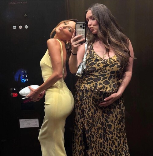 kay with friends while in los angeles ig 9 24 24 v0 jue4jpmvxsqd18e05ef5d26bacf93