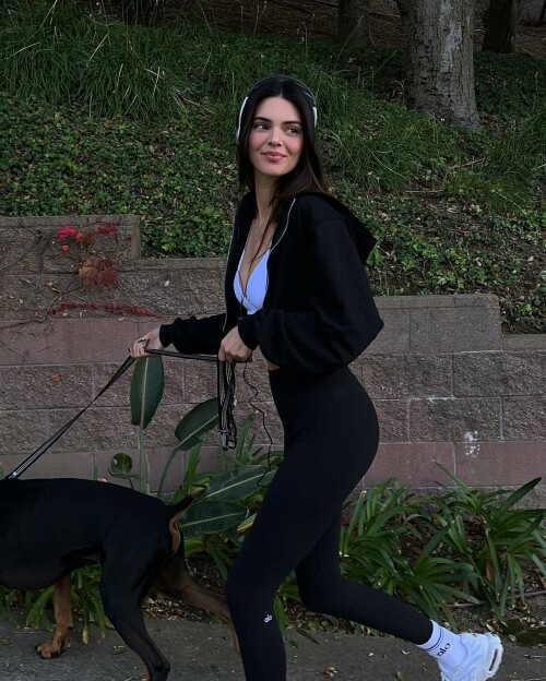 kendalljenner 2023 10 30T102949 41229fa749e946158