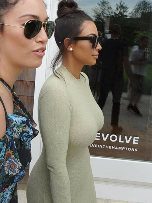 kim kardashian skin tight at revolve party 02 c20d954d web