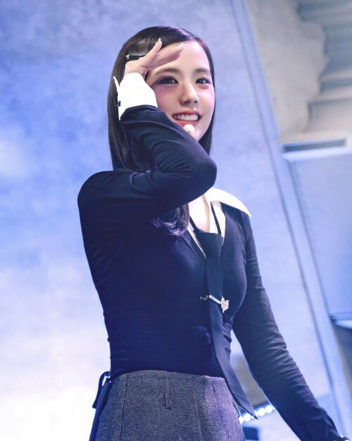 kimjisoo tw 1739787679 3569920256804137783 16349620278fc9eb966ebfcc3aa