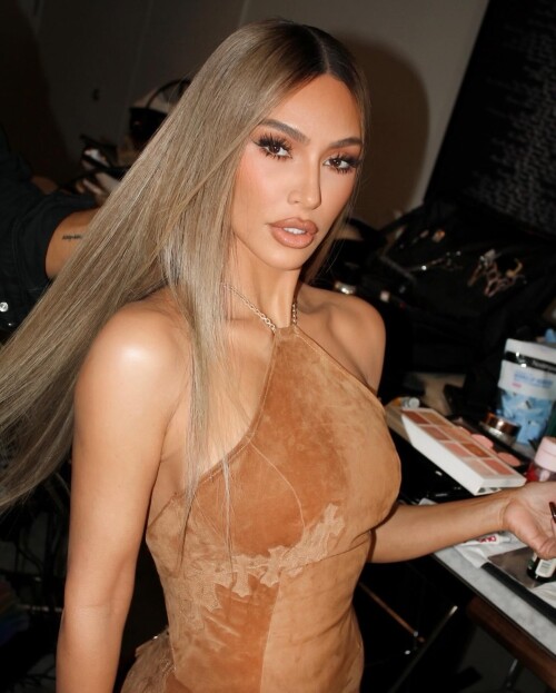 kimkardashian 2023 12 01T120724 015fc912c678d6ff87