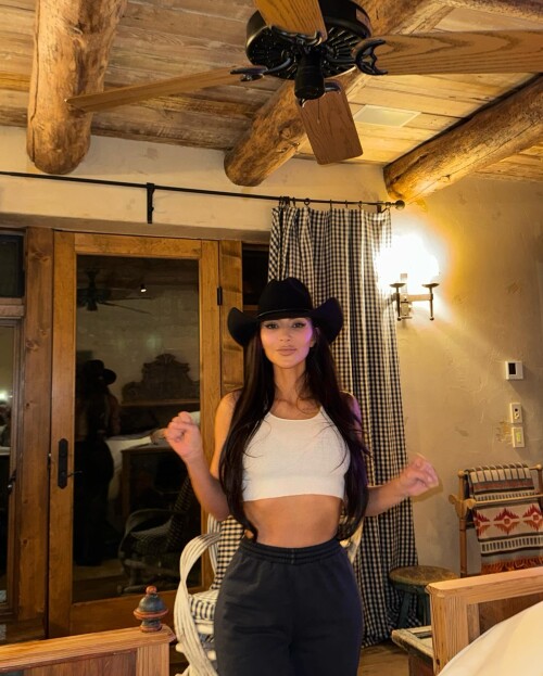 kimkardashian 2024 01 30T072553 38a08411942fa7392