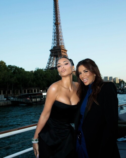 kimkardashian photo DJ9jm2kJLKZ 20250522 120201 49939274695720e197e1689e7