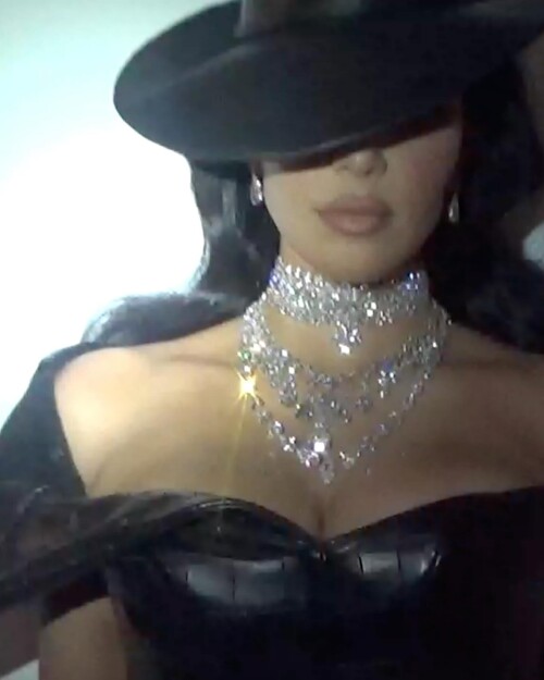 kimkardashian photo DJXHyUnSrP3 20250507 134747 49640774766d8ea4a4185b0e7