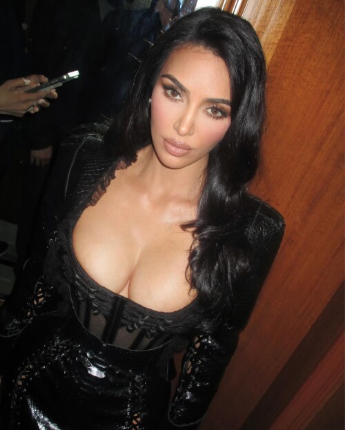 kimkardashian photo DJYCDmAp6Cx 20250507 221657 49675723225541bf36d03025a