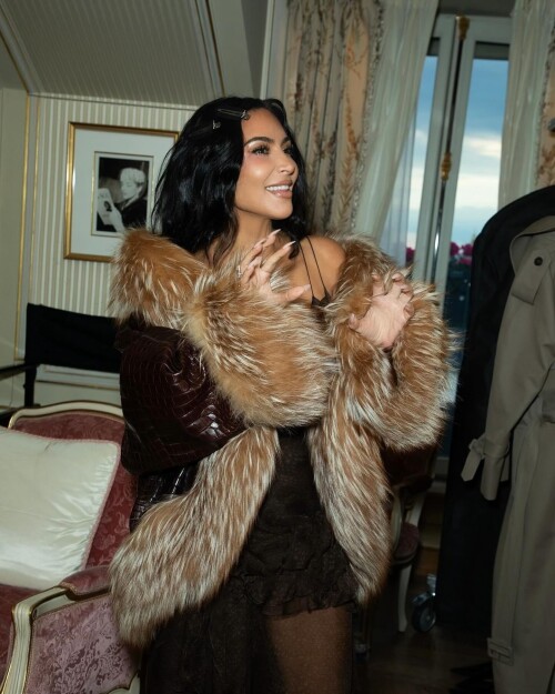 kimkardashian photo DJvf6C2NmZf 20250517 010019 49844132840bdbf6add684d5a