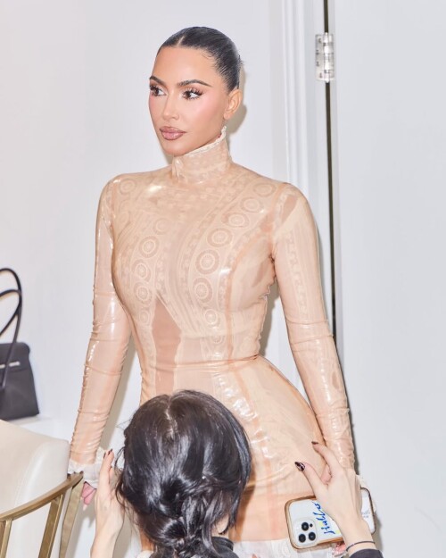 kimkardashian 1008533076e6d3ce50d601ce43