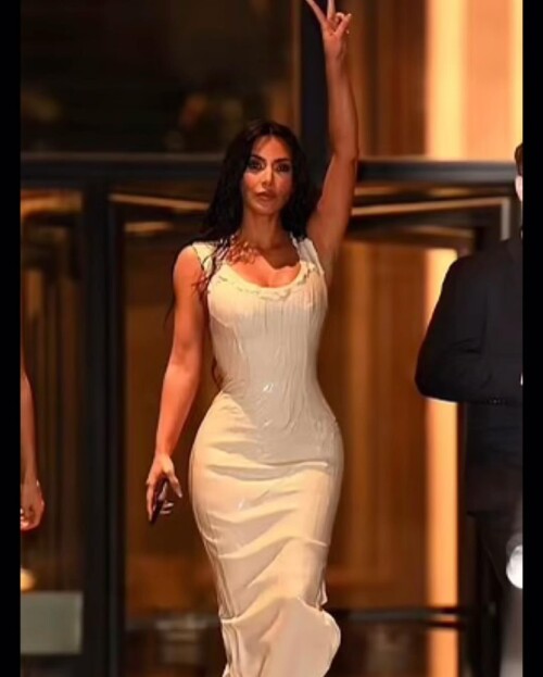 kimkardashian 1726001425 3454272780613826871 18428658b7633507733529e8