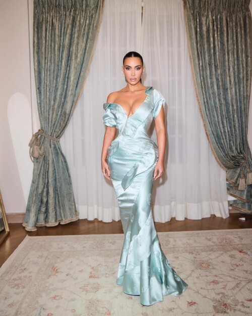 kimkardashian 1761159434 3749199537010491917 18428658e565f5f2e17f6260