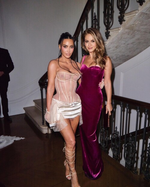 kimkardashian 1761325465 3750592302034160556 184286580ac7fca21cec3d74