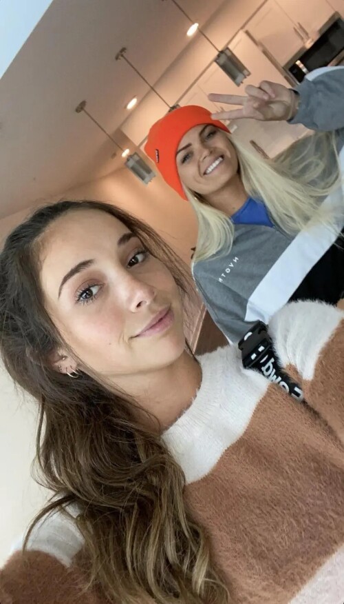 kira and nellie cronen 4o6aahencw6ad79df3de950ffe