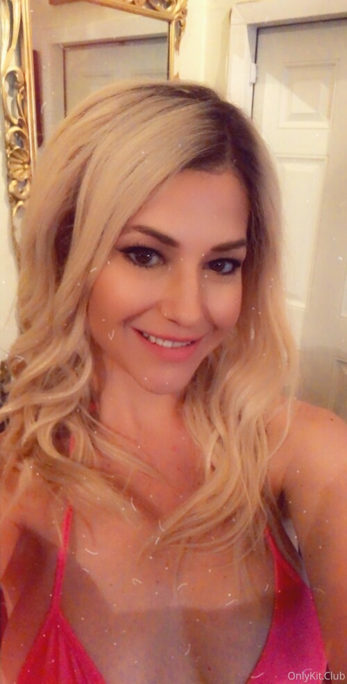 kitmercer 21 01 2020 131524119 Happy Titty Tuesday3a82cb23cce3ea32