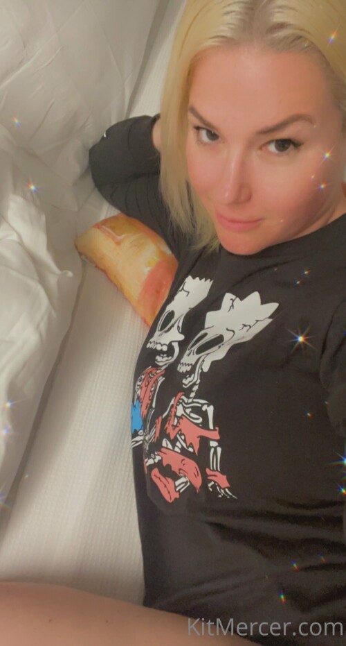 kitmercer 21 01 2022 2336953069 Happy Thursday b87aa6bb2ce8aa04