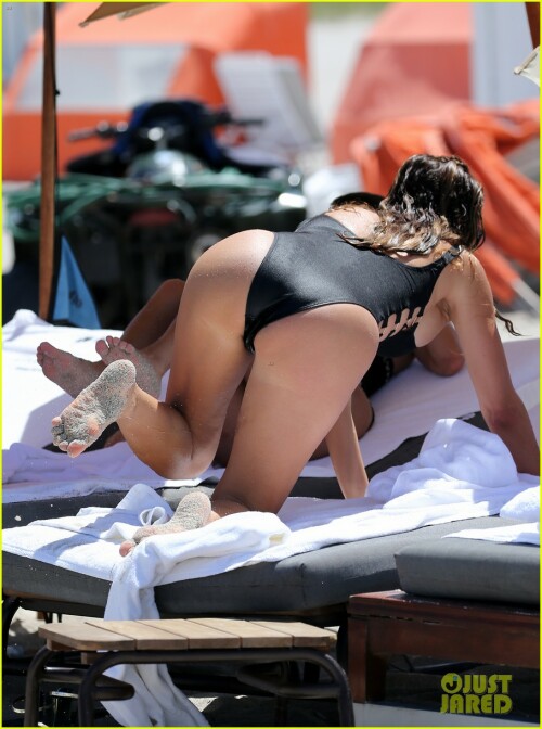 kourtney kardashian looks flawless at the beach on fourth of july 30