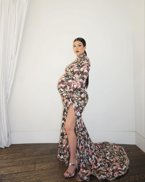 kourtneykardash 1698457305 3223215949346603410 145821237a2fb67bc755d9866