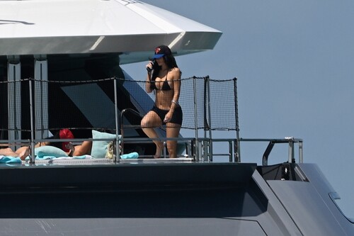 kylie-19da18df6d33cbecfc