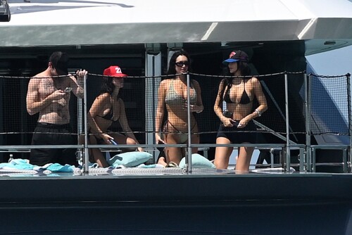 kylie-297bd3849cc1fff1ed