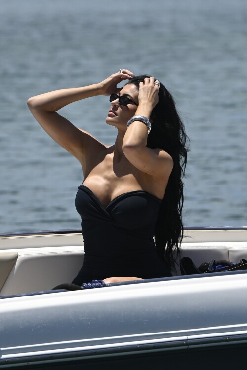 kylie-32d4f3a7c1243c1b94