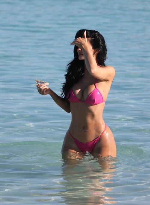 kylie-5f698f494ef4e71e8