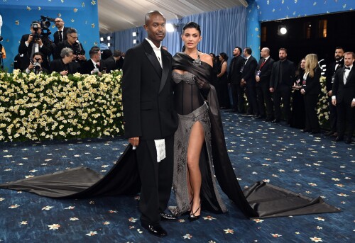 kylie4-14505502d3baf9d350