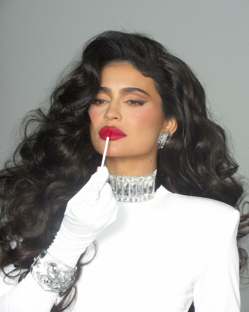 kyliecosmetics 2023 06 05T091554 5bda73b9454ffa13f